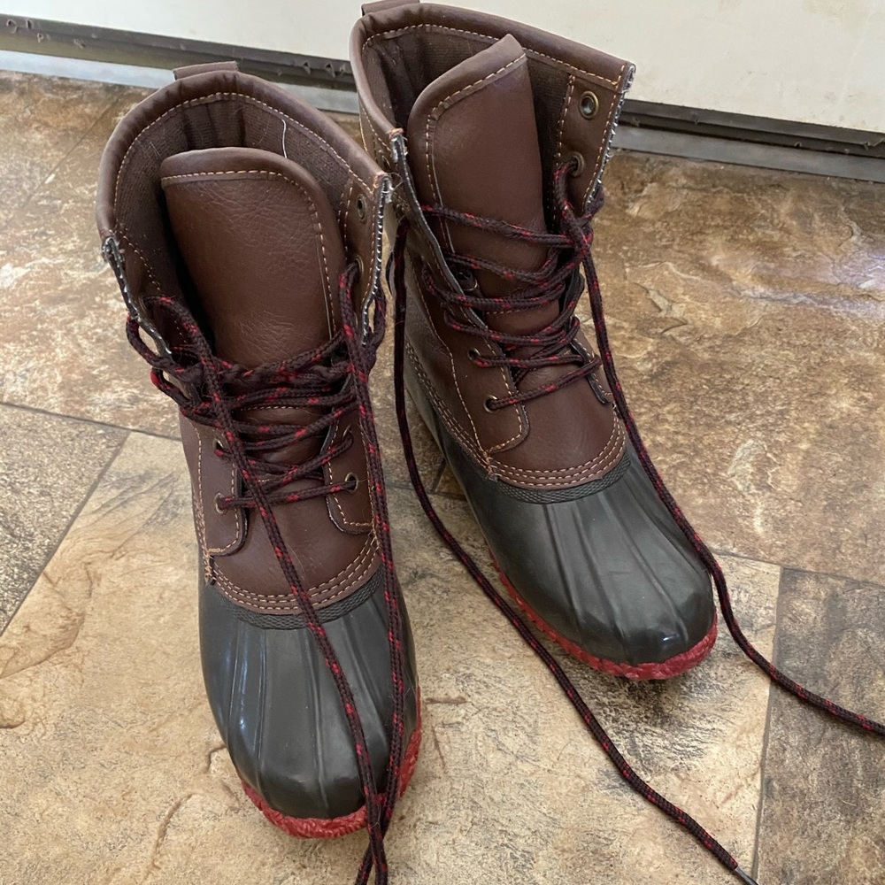 Duck boots